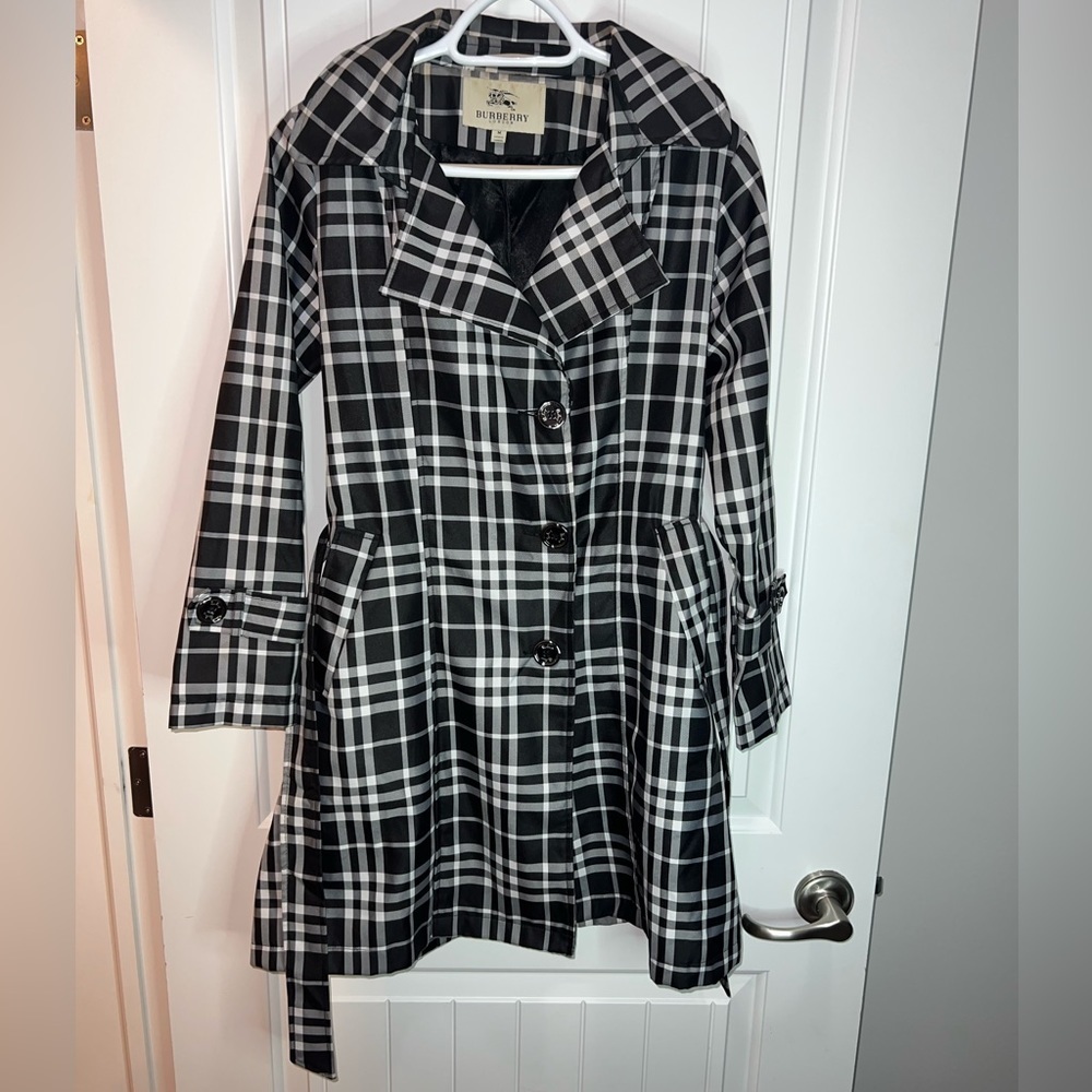 Beautiful Burberry jacket - Picture 3 of 8